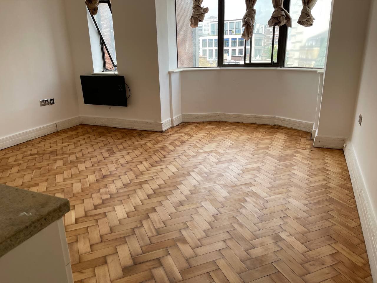 Gallery 08 – Sand and varnish finishing HERRINGBONE wooden floor – AFS ...